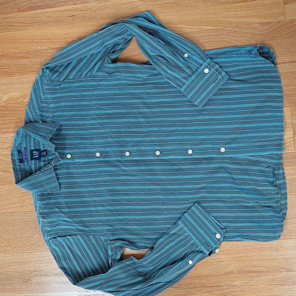 GAP Men's Medium Fitted Casual Button Down Shirt 15/15.5 Gray Stripes